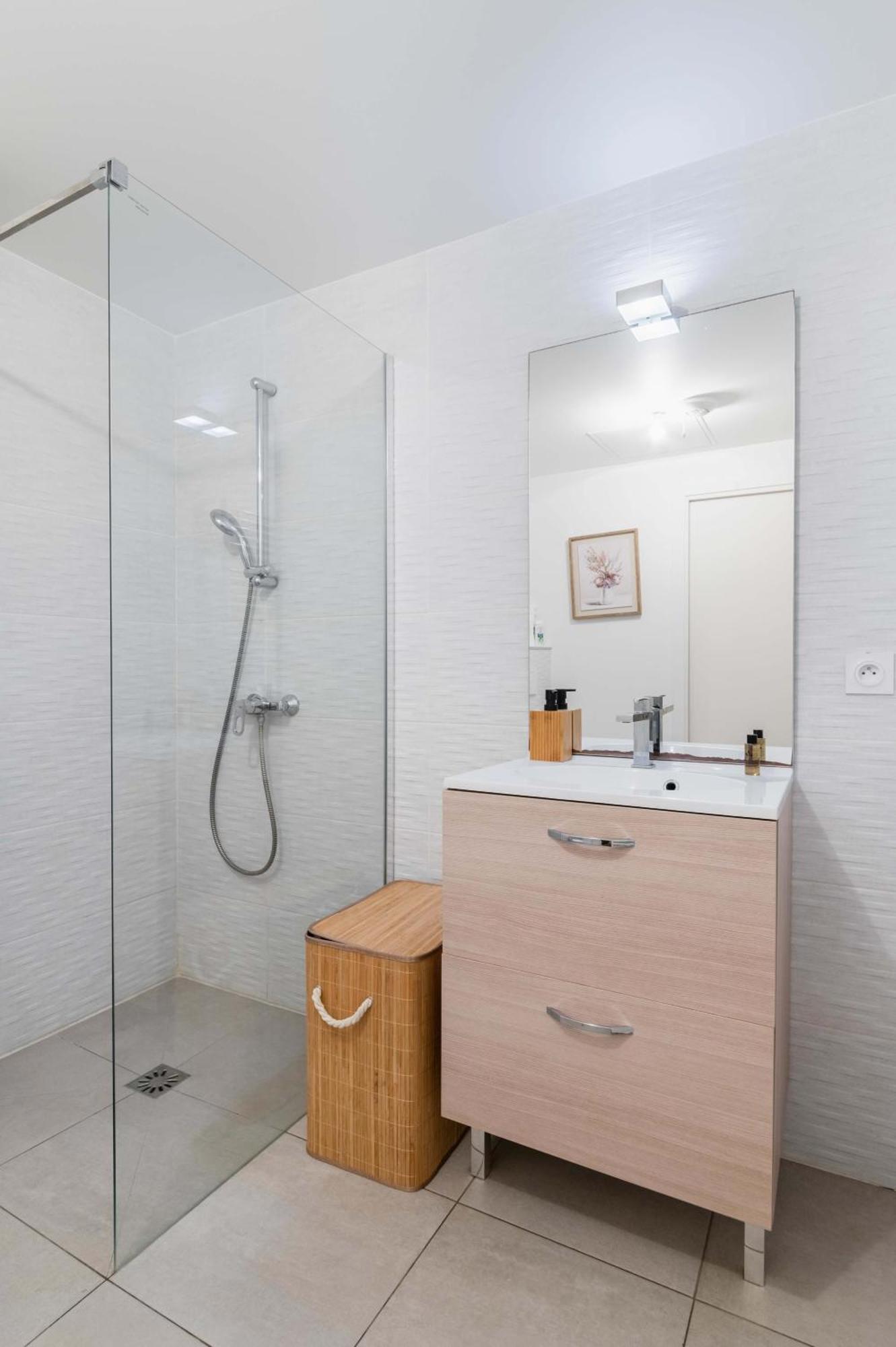 Appartement Lumineux Avec Terrasse Courbevoie - 4P - Flat-Guest Bagian luar foto